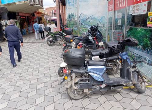 Eskişehir'deki ara sokaklar motosiklet park alanına döndü