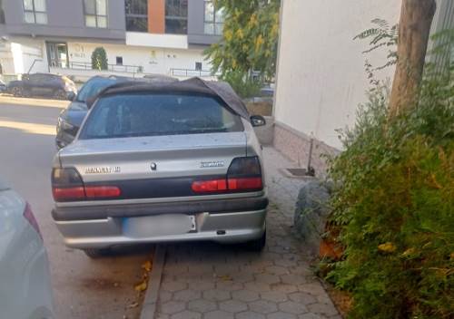 Eskişehir'deki araba parkları yayalar için tehlike oluşturuyor!