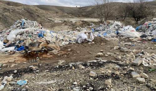 Eskişehir'deki boş araziler duyarsızların çöplüğü oldu!