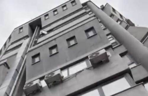 Eskişehir'deki bu bina dökülüyor: Önlem alınsın!