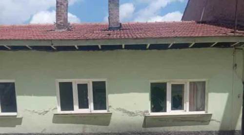 Eskişehir'deki bu ev vatandaşları çaresiz bıraktı!