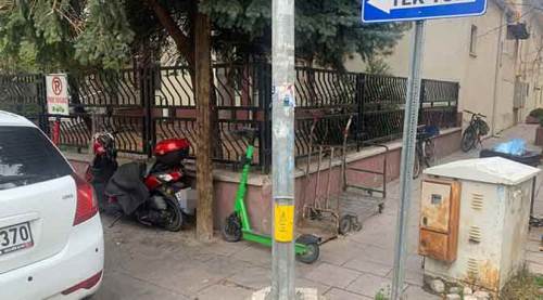 Eskişehir'deki bu kaldırımda bir tek yayalara yer yok