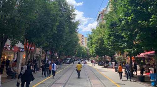 Eskişehir’deki bu koku vatandaşı mest ediyor!