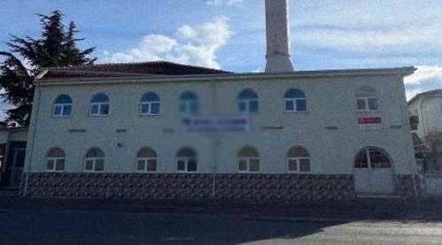 Eskişehir'deki camiye şaşırtıcı pankart