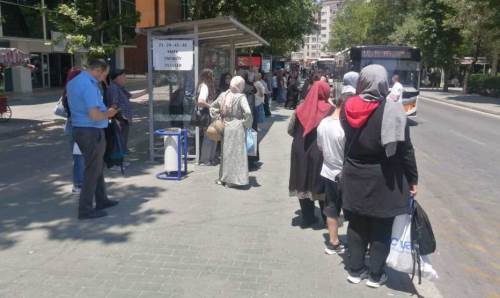 Eskişehir'deki duraklara temizlik ve ilaçlama