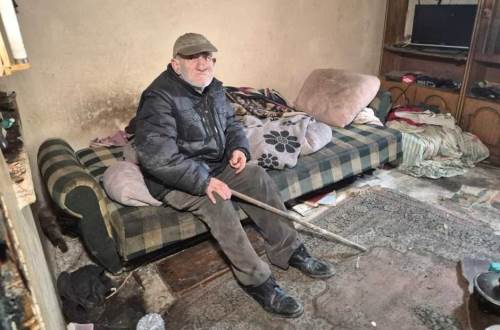 Eskişehir'deki ekipler yaşlı adamı metruk evden kurtardı