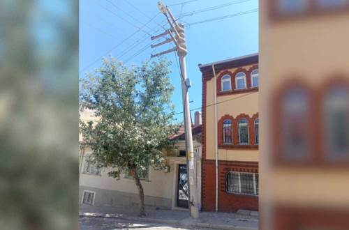 Eskişehir'deki elektrik direği bu görüntüsüyle endişe uyandırıyor!