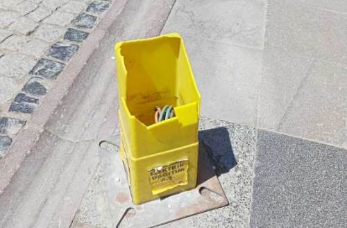 Eskişehir’deki elektrik kutusu acil tamir bekliyor