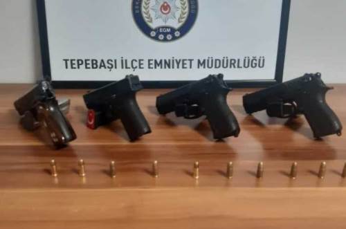 Eskişehir'deki evden çok sayıda silah çıktı