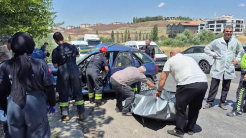 Eskişehir'deki feci kazada ölen kadın araçtan güçlükle çıkarıldı