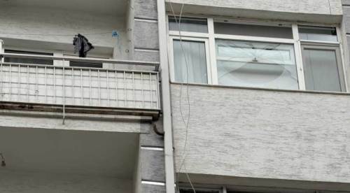 Eskişehir'deki fırtınada kafasına 6'ıncı kattan cam düştü! 