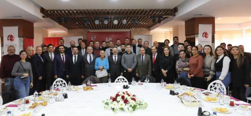 Eskişehir'deki gazeteciler Vali Aksoy'la buluştu