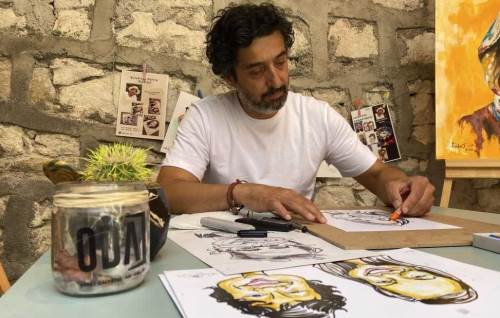 Eskişehir'deki işitme engelli ressam sanatla konuşuyor