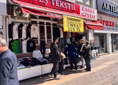 Eskişehir'deki kıyafet indirimi büyük ilgi gördü
