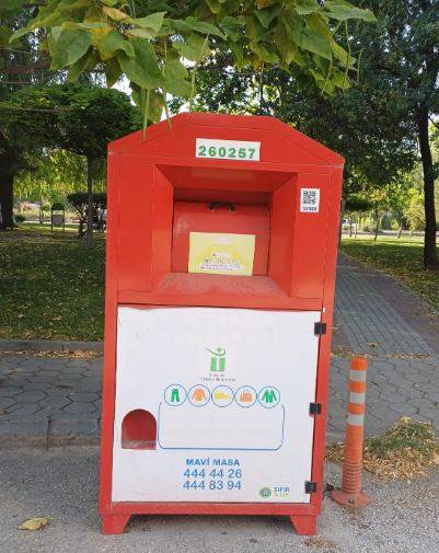 Eskişehir'deki kıyafet kumbarası halka fayda sağlıyor