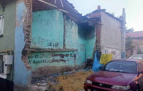 Eskişehir'deki metruk binalar alarm veriyor!