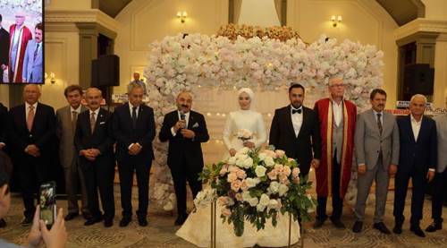 Eskişehir'deki nikahta Bülent Arınç'tan ilginç göndermeler!