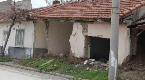 Eskişehir'deki o evler tehlike saçmaya devam ediyor     