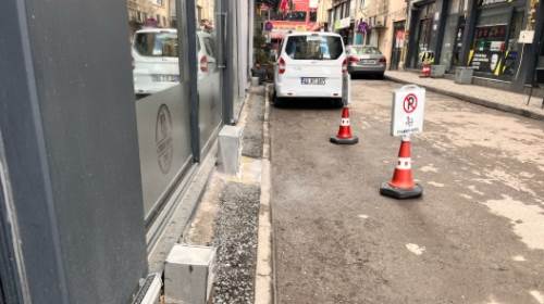 Eskişehir'deki o kaldırımdan geçmek mümkün değil!