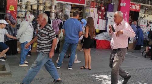 Eskişehir’deki o mağazada kuyruk oluştu! Sebebi ise...
