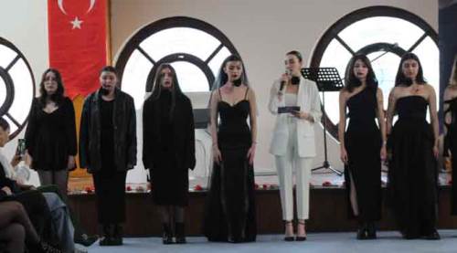 Eskişehir'deki öğrencilerden dikkat çeken defile