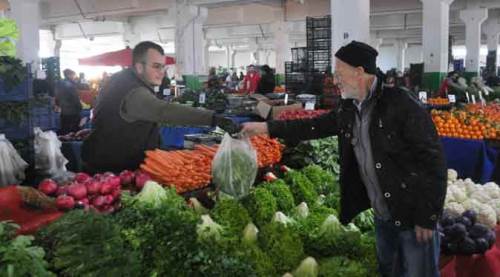 Eskişehir'deki pazarcılar "zararına satıştan" yakındı