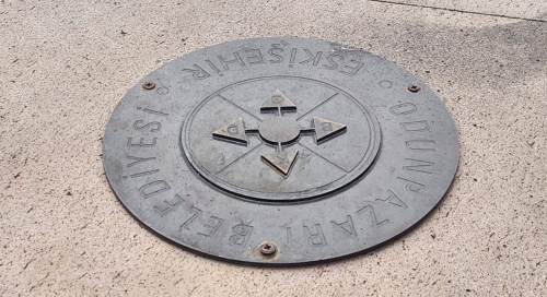 Eskişehir'deki pusula figürü kendine hayran bıraktırıyor!