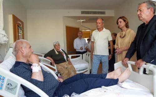 Eskişehir'deki saldırıda yaralananları Ünlüce ziyaret etti