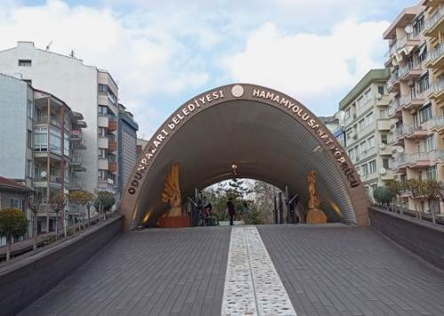 Eskişehir'deki sanat köprüsü ziyaretçilerin ilgisini çekiyor