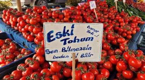 Eskişehir'deki semt pazarında gülümseten mizah