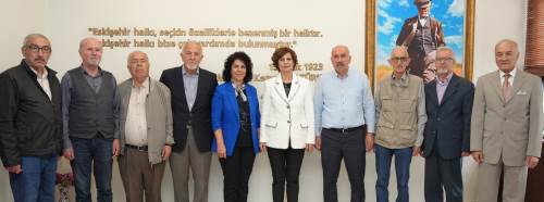 Eskişehir'deki sendikalar Ayşe Ünlüce'yi tebrik etti