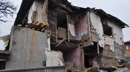 Eskişehir'deki tarihi bina tehlike saçıyor