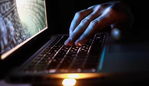 Eskişehir'deki tehlikeli hacker yakalandı: Parayı alıp kimlikleri çaldı!