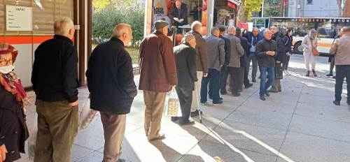 Eskişehir'deki uzun kuyruğun sebebi duygulandırdı