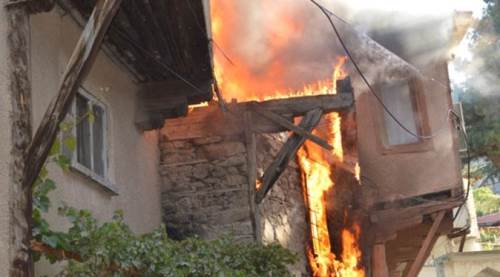 Eskişehir'deki yangın evleri sardı!