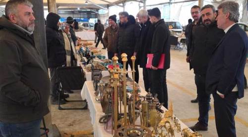 Eskişehir’den Adana’ya, her yerden esnaf Kütahya Antika Pazarı'nda!