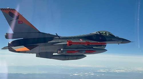 Eskişehir'den kalkan F-16 yeni milli gururumuzu test etti