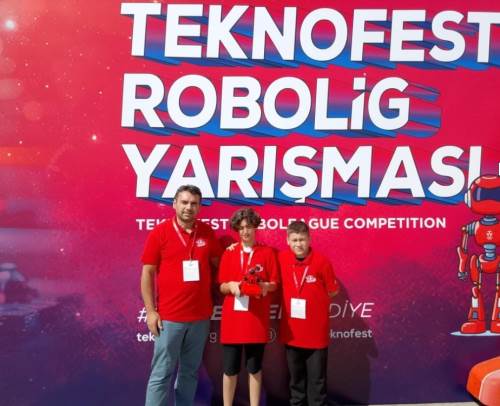 Eskişehir'den TEKNOFEST başarısı: Ata Ortaokulu'na 'En Özgün Robot' ödülü!