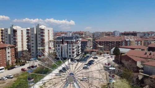 Eskişehir dönme dolabın zirvesinde tıraş şovu