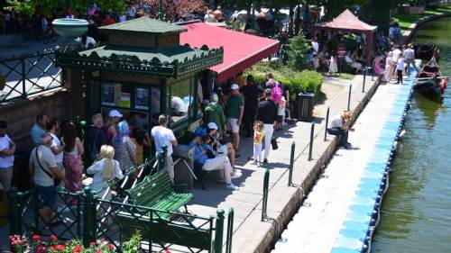 Eskişehir'e gelen hayran kaldı: Porsuk Çayı da büyüledi!