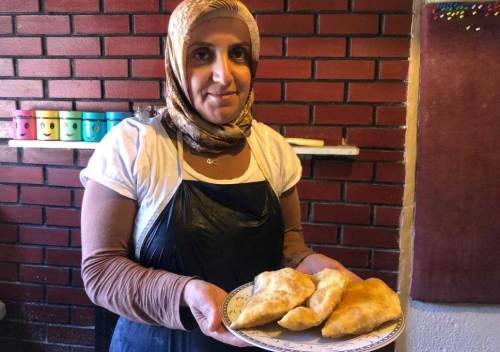 Eskişehir’e gelen herkesin ilk durağı: Çi börek tezgâhları...