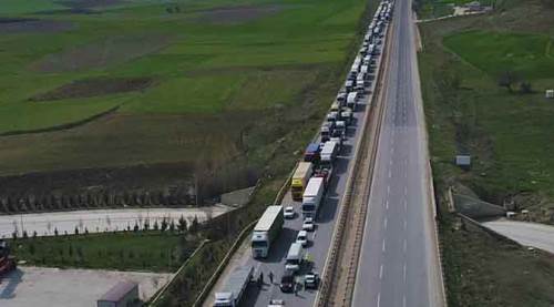 Eskişehir'e giriş çıkışlarda kilometrelerce kuyruk oluştu!