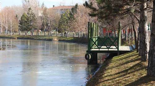 Eskişehir'e kış geldi, Porsuk buz tuttu!