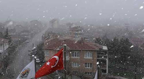 Eskişehir'e Nisan ayının ortasında kar yağdı