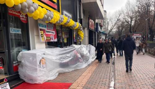 Eskişehir'e yağan yağmur esnafı harekete geçirdi!