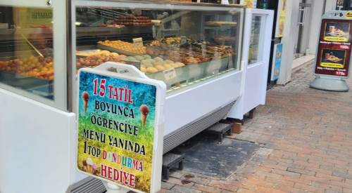 Eskişehir esnafından öğrencilere tatlı jest!