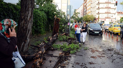 Eskişehir fırtınaya teslim
