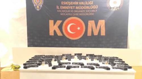 Eskişehir girişinde kaçak silahlar suçüstü yakalandı