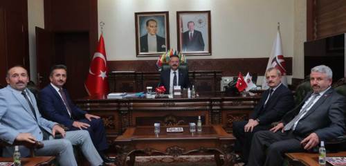 Eskişehir Gümüşhaneliler derneği Vali Aksoy’u ziyaret etti