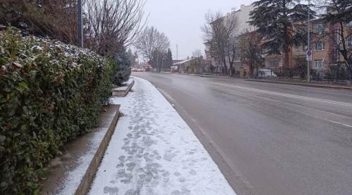Eskişehir güne kar yağışı ile başladı! Eskişehir hava durumu nasıl olacak?